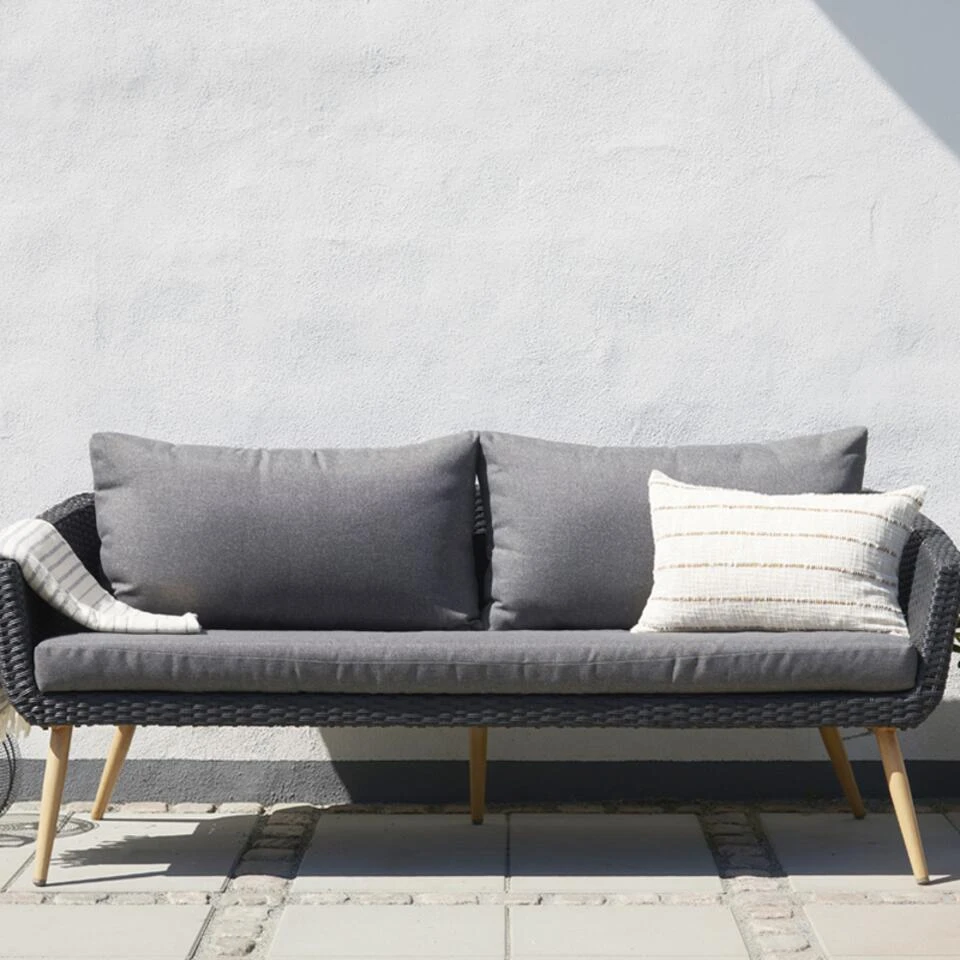 Lisomme Fien Rotan Tuinbank Zwart - Met Zitkussens 4 Lisomme Fien Rotan Tuinbank Zwart - Met Zitkussens - Afbeelding 2