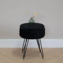 QUVIO Ronde Zitkrukje - Fluweel - Met Opbergruimte - Ø32 Cm - Zwart -Meubelwinkel 9424fa58400241a7b99bce4394f2d4a8